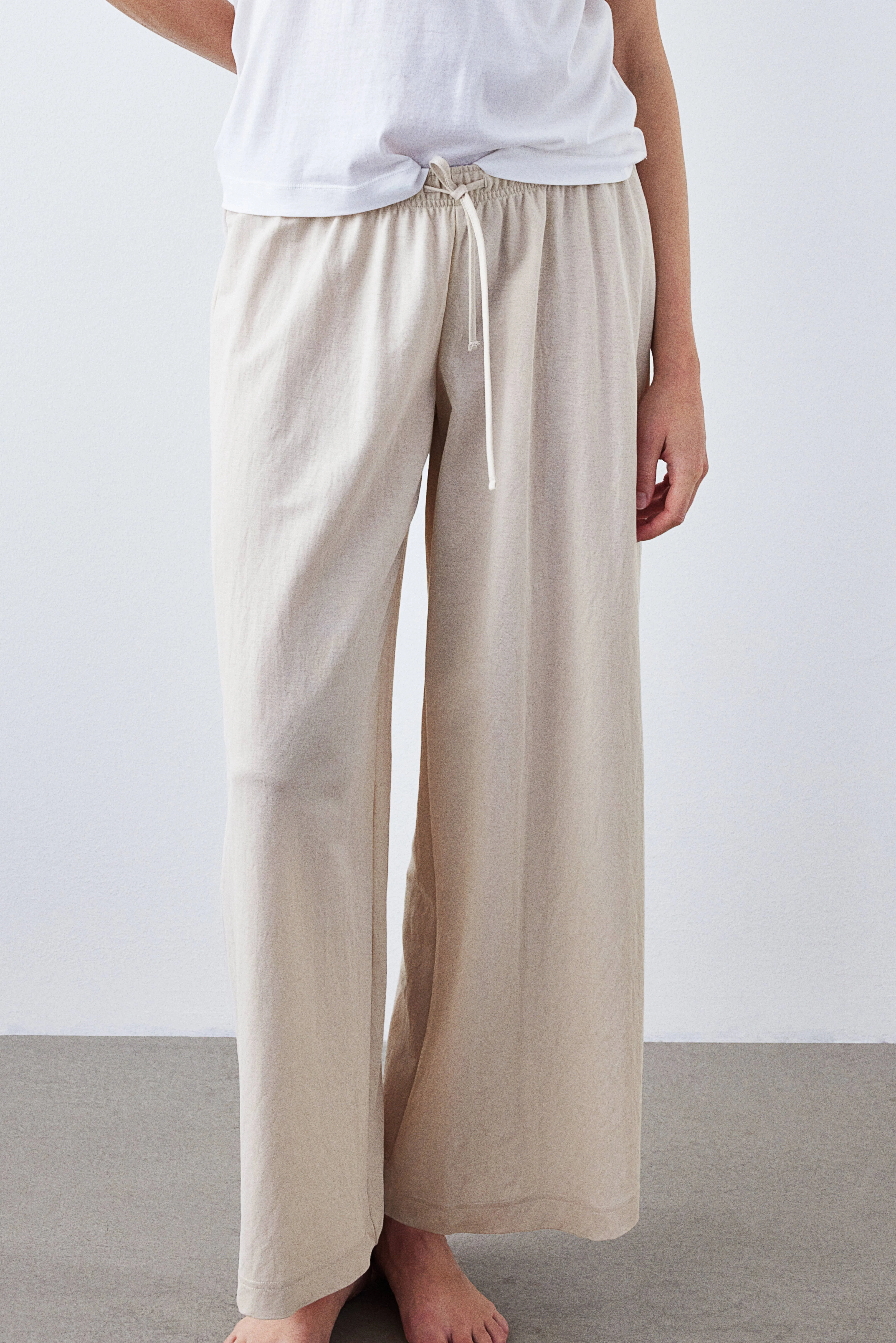 MAMA Loose-fit trousers - Regular waist - Long - Light beige - Ladies | H&M GB